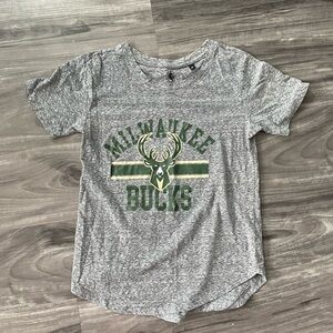 Women’s medium Milwaukee bucks short sleeve